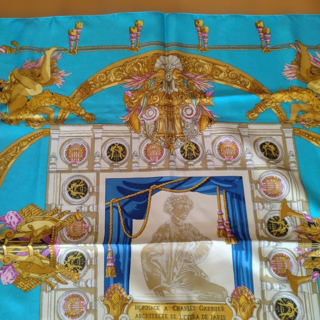 HERMÈS スカーフ 青緑色 金色装飾