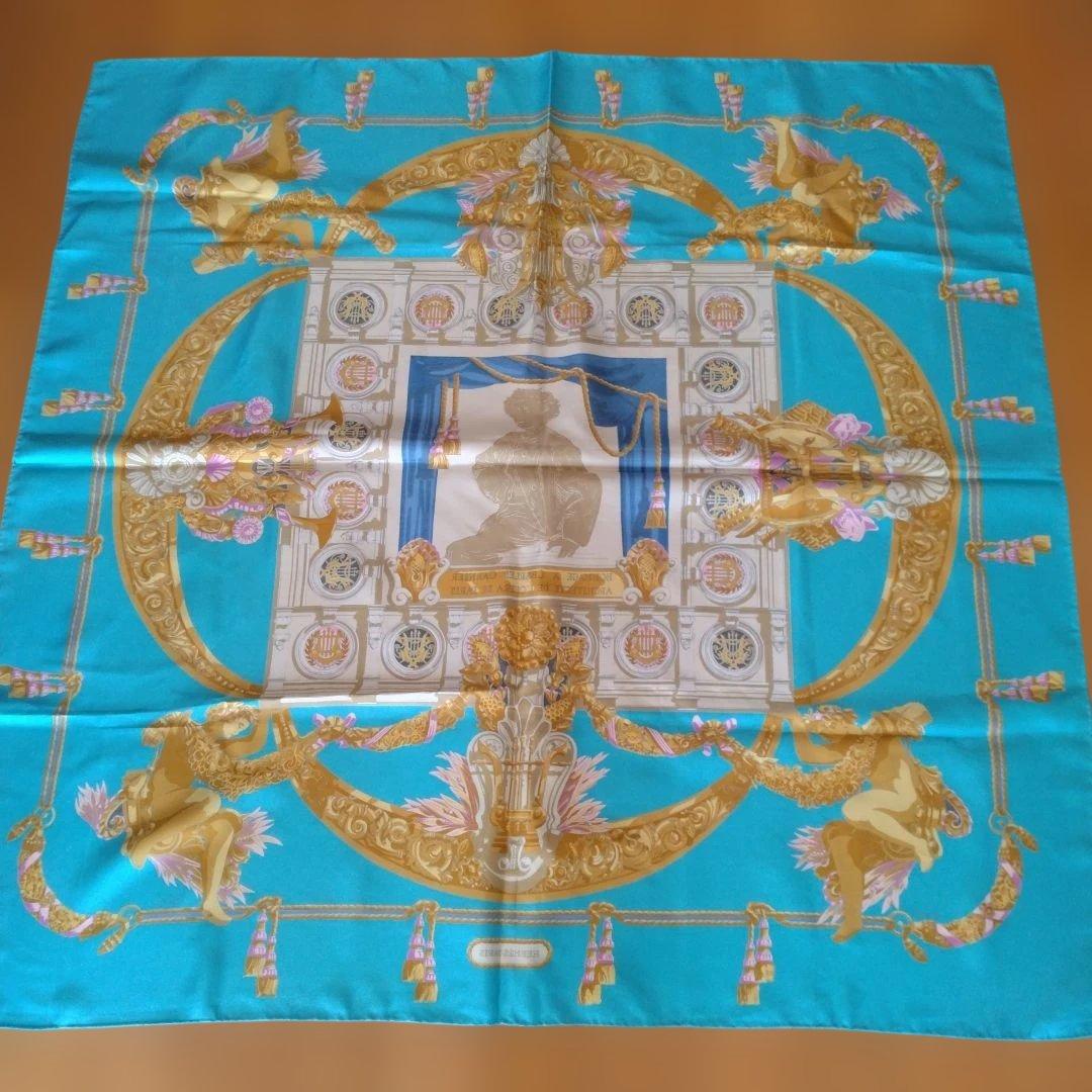 HERMÈS スカーフ 青緑色 金色装飾