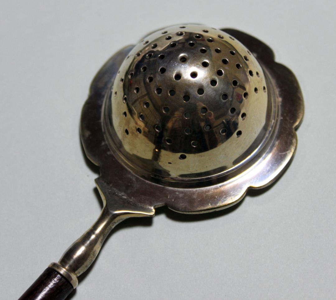 GLEAMINGHOUSE　シルバーティーストレーナー