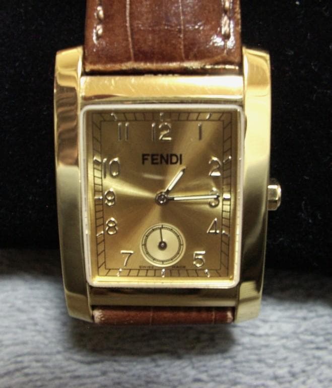 【美品】FENDI アナログ時計 ゴールド 7000G　電池交換済