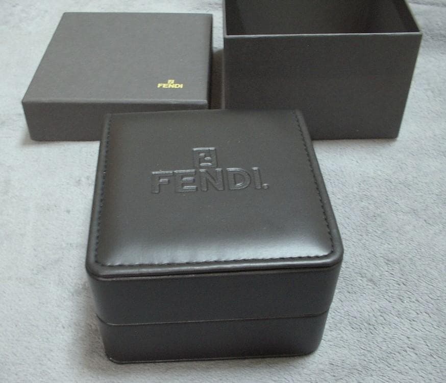 【美品】FENDI アナログ時計 ゴールド 7000G　電池交換済