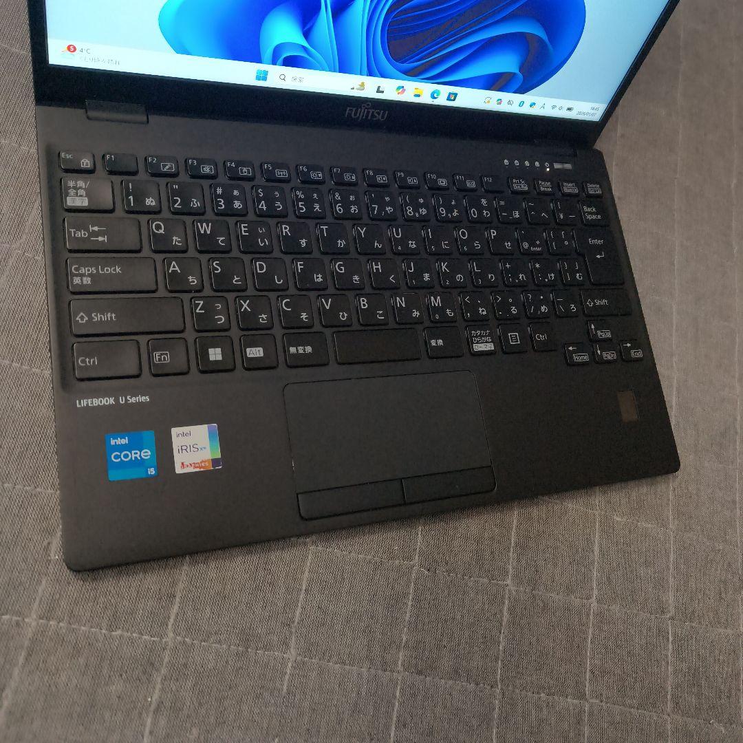 日本製 Fujitsu 美品 12世代 i5 8GB SSD512GB 超軽量