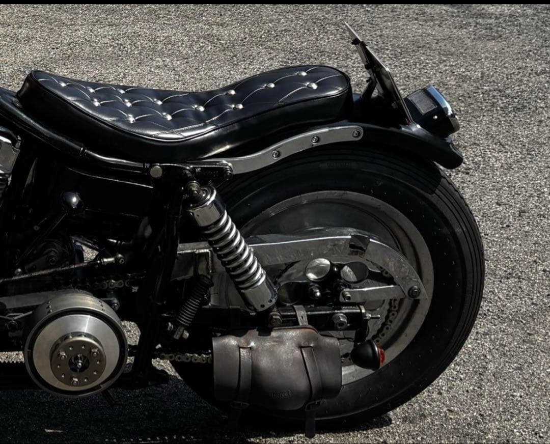 ジュリアーリー コブラシート ダイヤモンドキルティングショベルパンスポーツスター