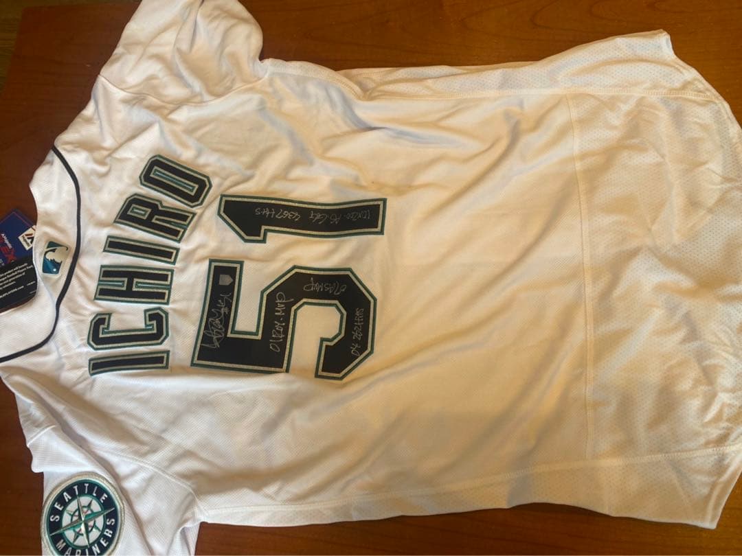 イチロー　直筆サインユニホーム