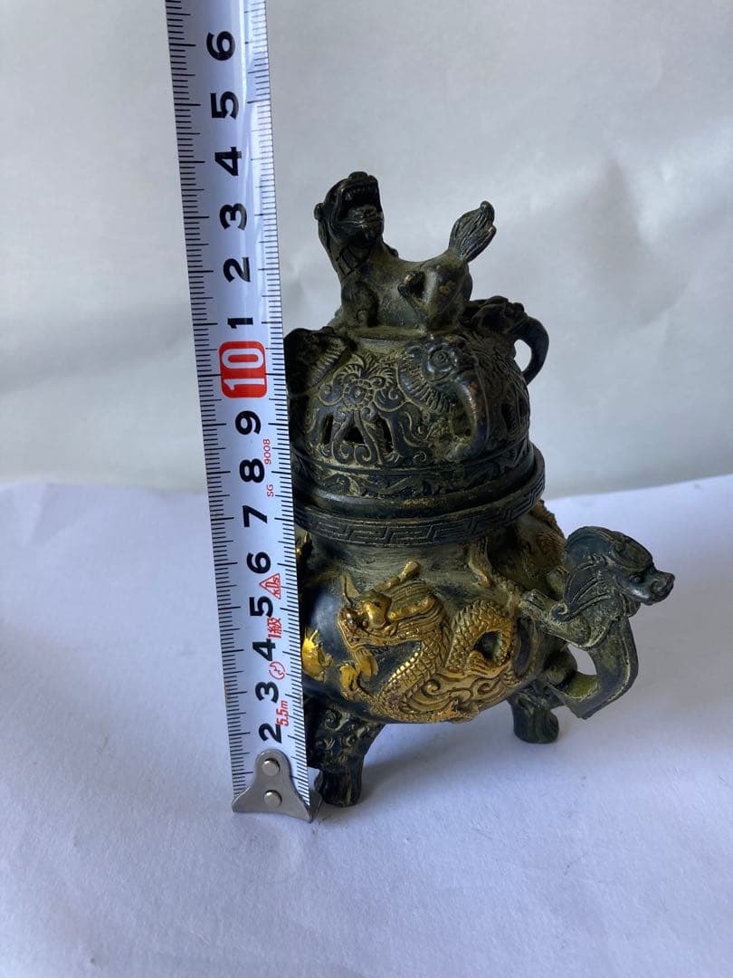 古香爐，「乾隆年製」在銘，古銅製。