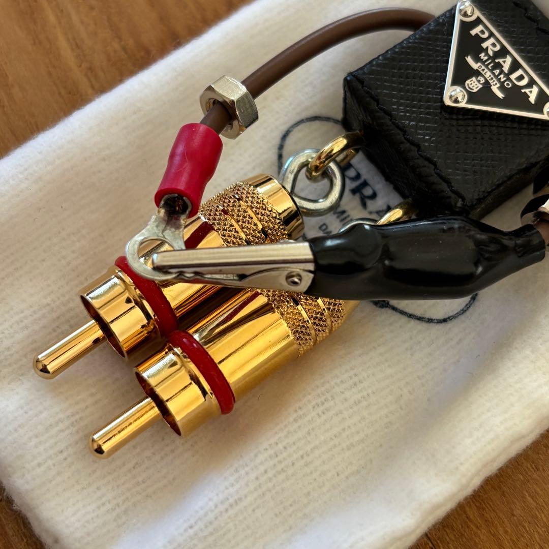 【新品未使用】 PRADA ロゴ プレート キーホルダー チャーム エドワード