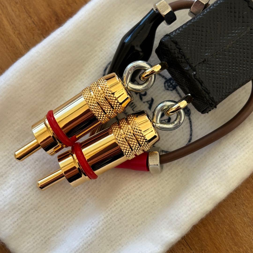 【新品未使用】 PRADA ロゴ プレート キーホルダー チャーム エドワード