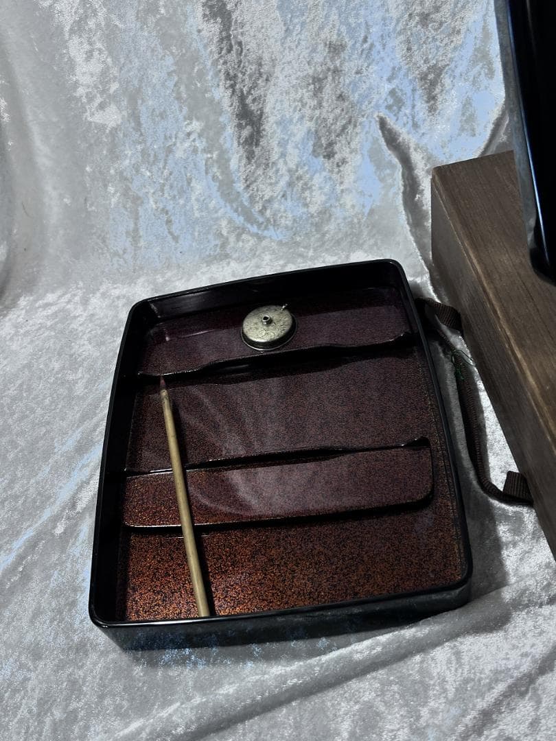 漆器 文箱 金蒔絵硯箱　瓦模様　桐紋　水滴　筆付き 黒 金色装飾 伝統デザイン