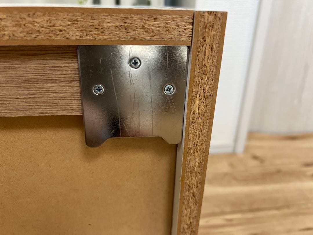 ホッチキスで壁面に取り付け可能なウォールシェルフ(ベルメゾン)