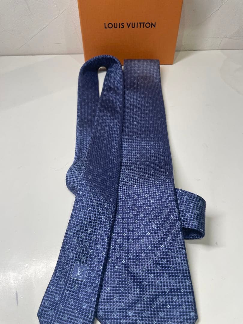 【美品】LOUIS VUITTON ネイビー ネクタイ　現行モデル