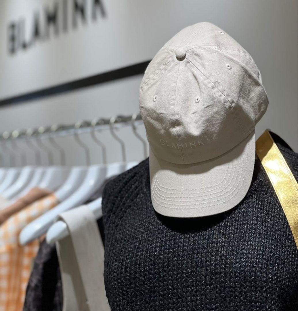 BLAMINK ベージュキャップ ロゴ刺繍
