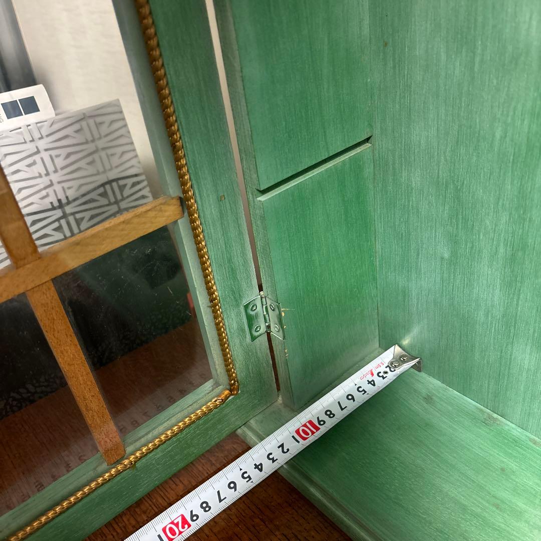 ウォールシェルフ 木製ウォールラック ガラス扉付き アンティーク調 イタリア