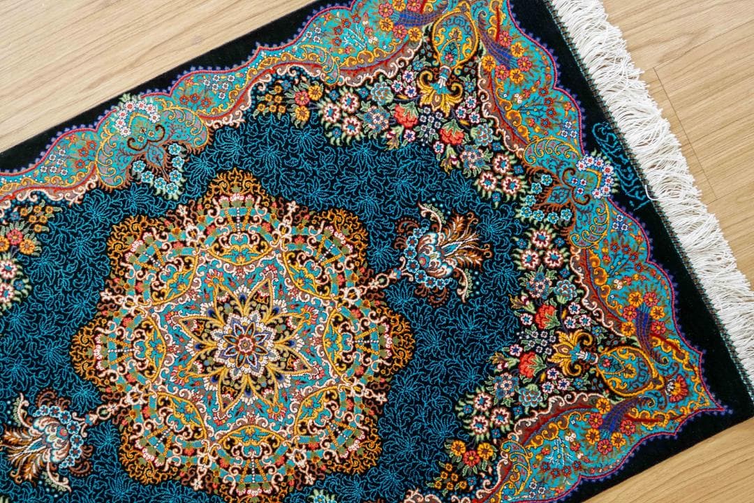 ペルシャ絨毯クム産 ムサヴィ工房　シルク