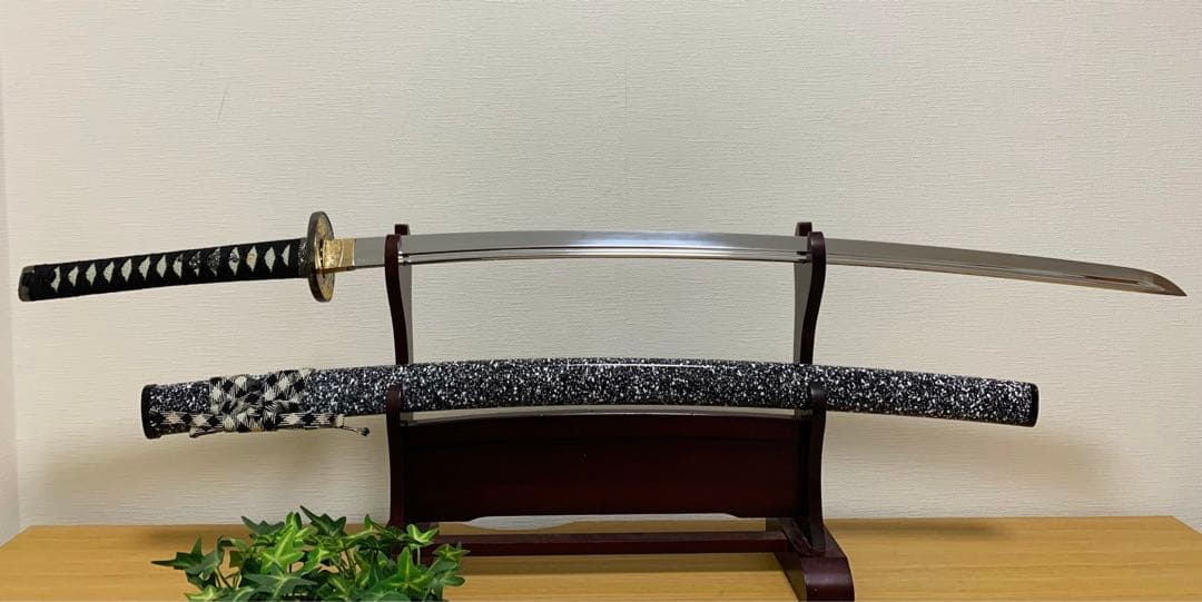 【模造刀】日本刀 打刀 肥前忠広 美しい鍔 樋入刀身