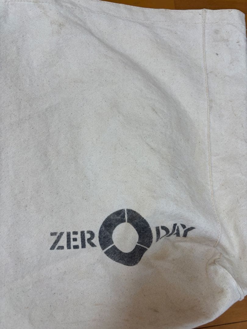 ZERODAYゼロデイのドーナツテーブル