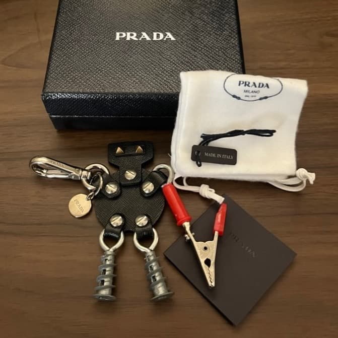 PRADA ロボット型キーホルダー メンズ レディース