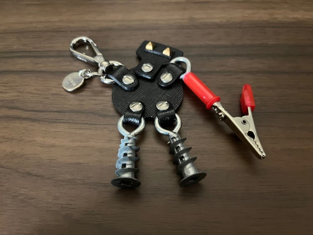 PRADA ロボット型キーホルダー メンズ レディース