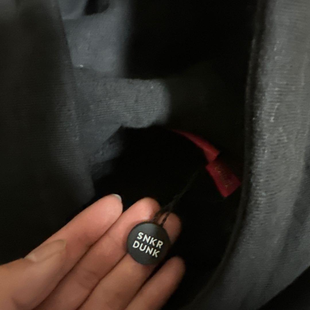 シュプリームパーカー