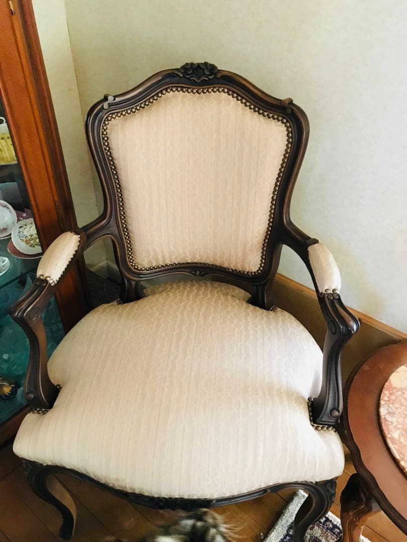 西洋スタイル アームチェア クリーム色