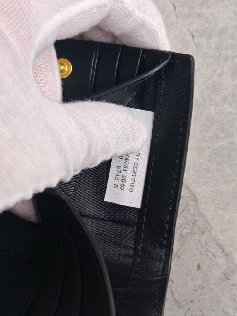 BOTTEGA VENETA ブラックレザー折り財布