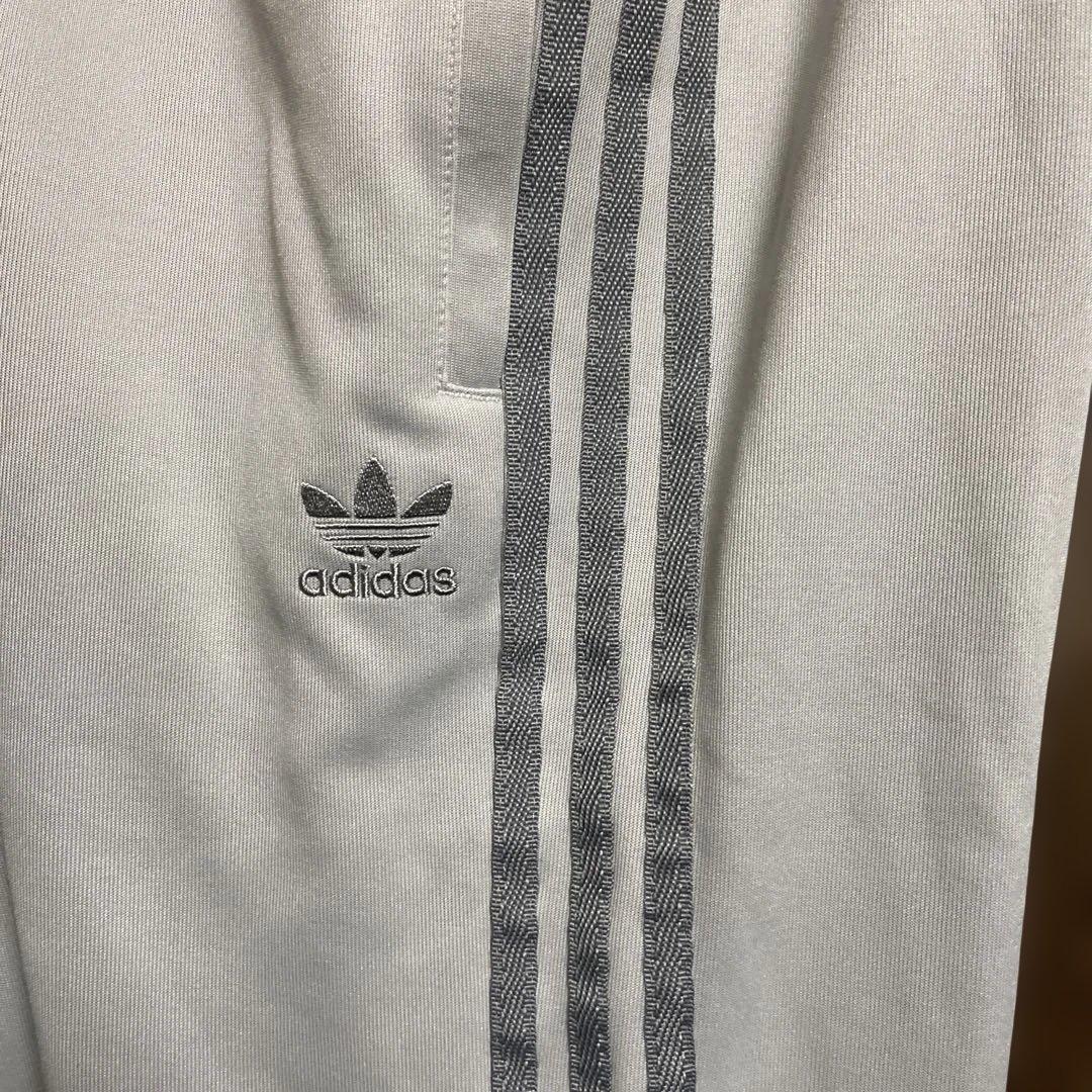 adidas トレフォイルロゴ 3本ライン グレージャージパンツ