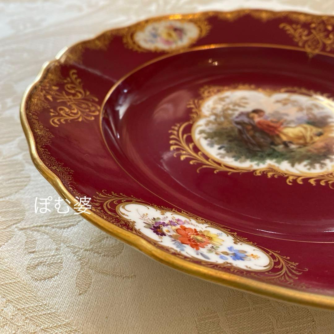 【古マイセン】深い臙脂／３つ窓 22金彩 飾り皿「恋人文／恋人達と犬のいる風景」