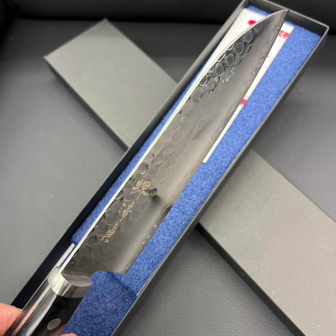 ★新品未使用送料込★鎚目鍛造ゴールド鋼本割込三徳包丁165mm口金付両刃化粧箱入