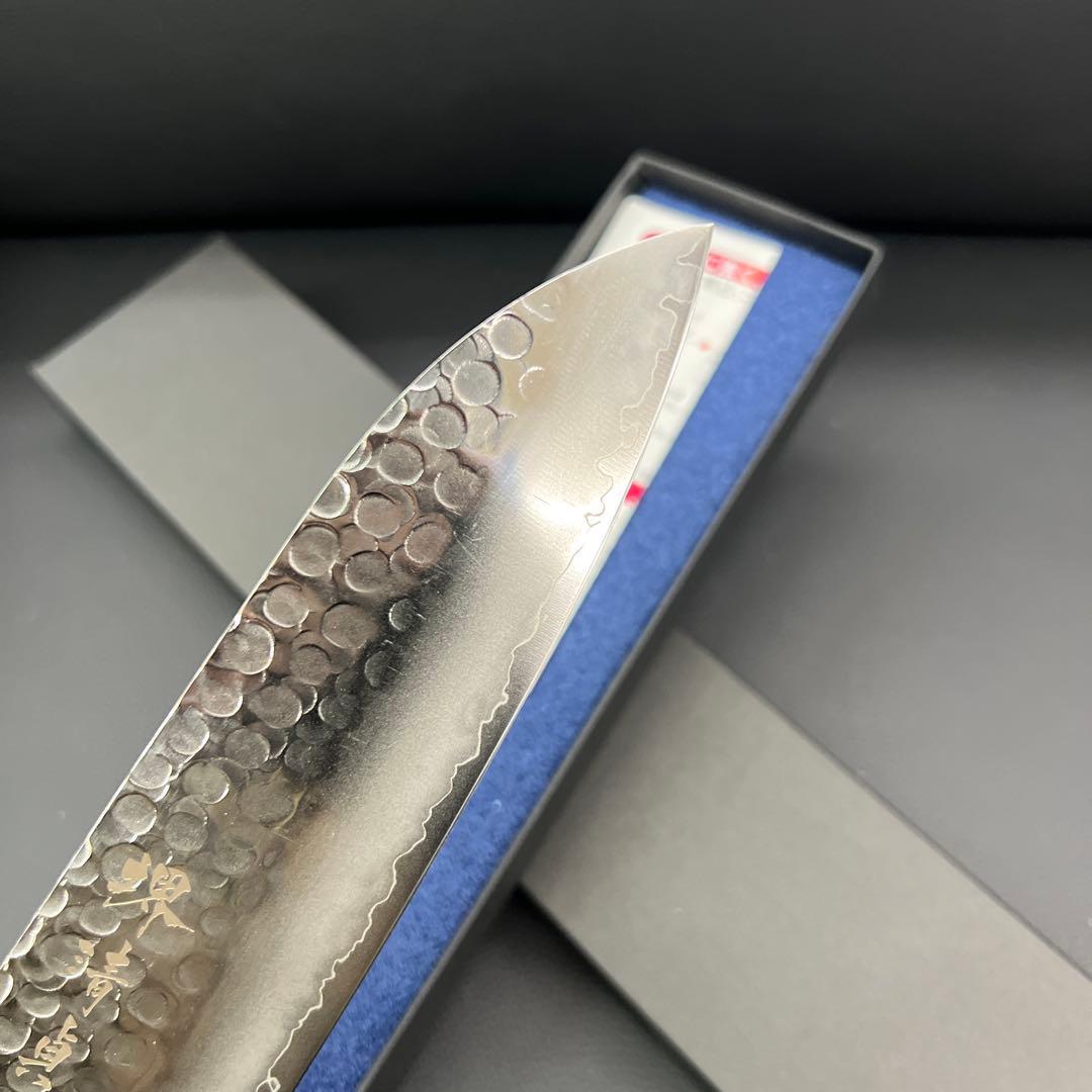 ★新品未使用送料込★鎚目鍛造ゴールド鋼本割込三徳包丁165mm口金付両刃化粧箱入