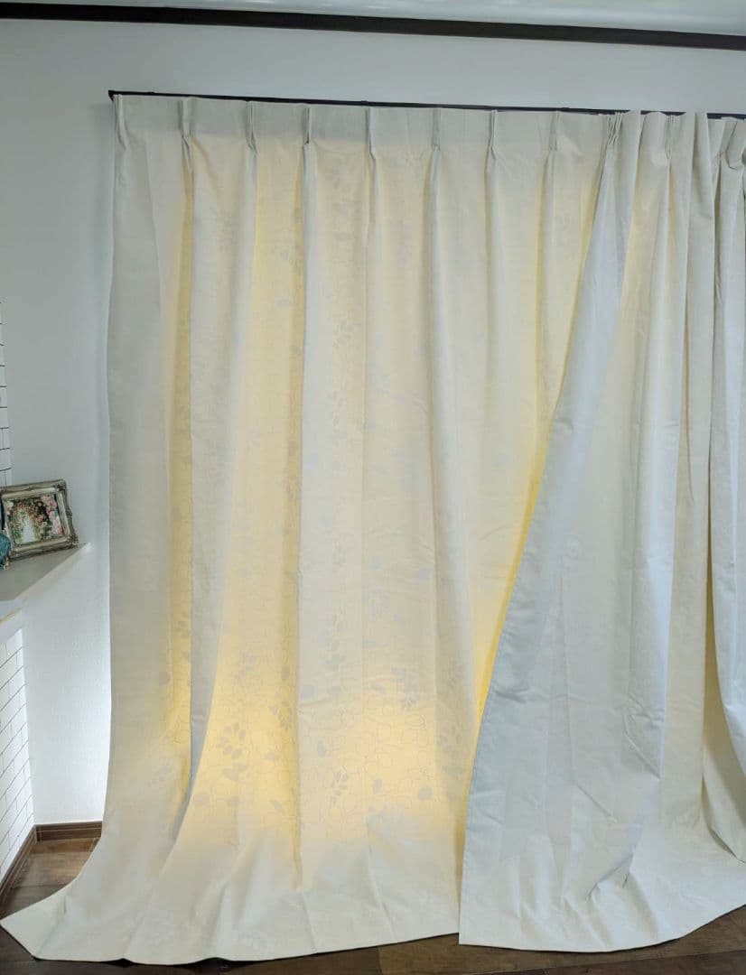 【セール最終】防音ホワイト葉柄ドレープカーテン丈240cm