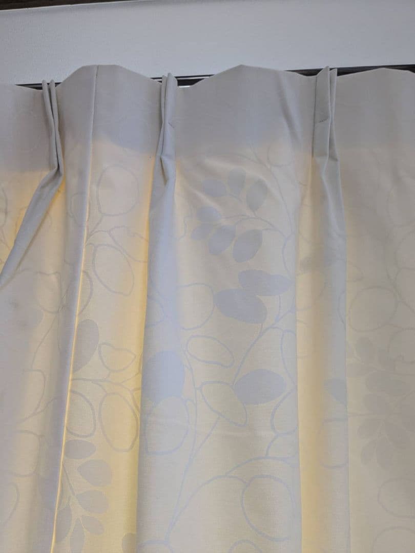 【セール最終】防音ホワイト葉柄ドレープカーテン丈240cm