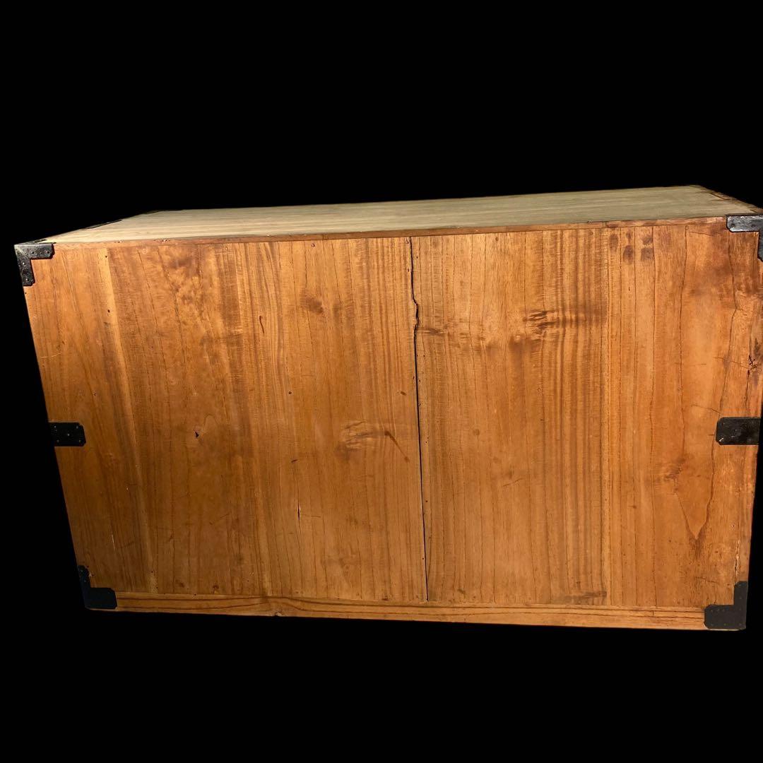 ビンテージ　桐製　時代箪笥　　打出し金具　①