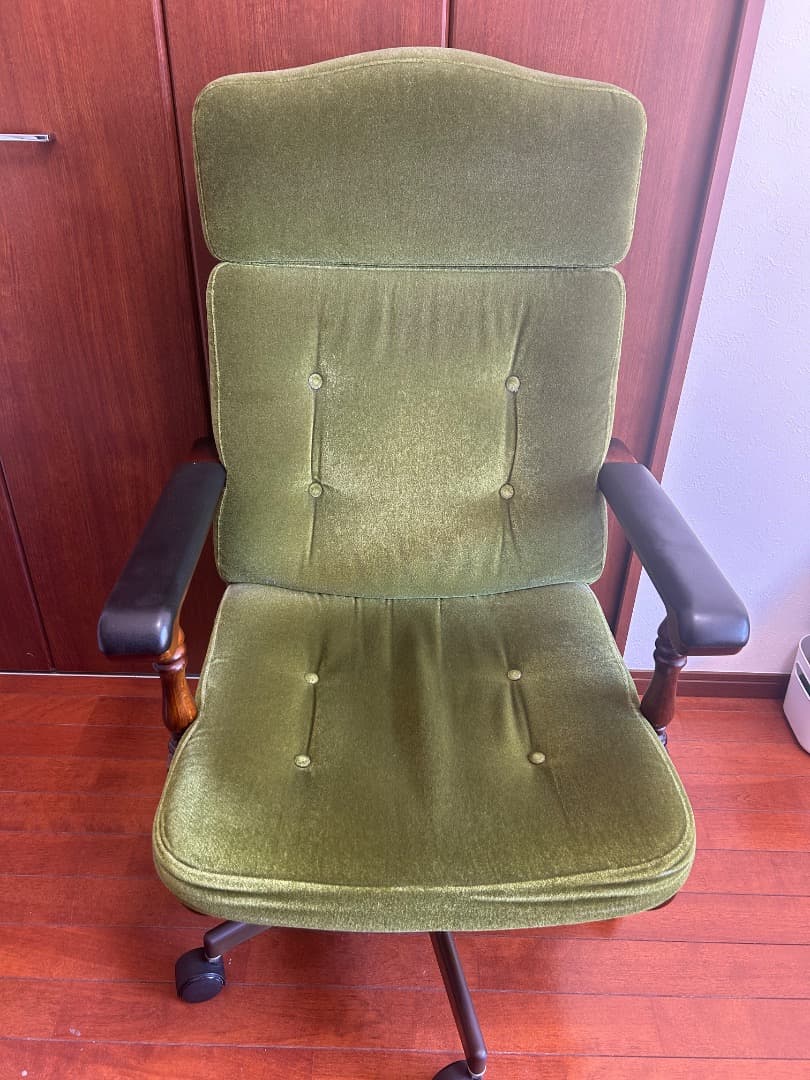 カリモク　オリーブグリーン ベルベット デスクチェア
