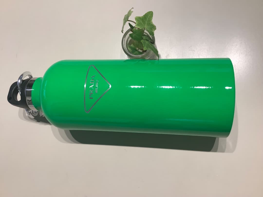 プラダ　ウォーター　ボトル