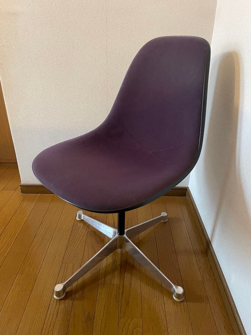 ハーマンミラー社製イームズ サイドシェルチェア（ファブリックパープル）
