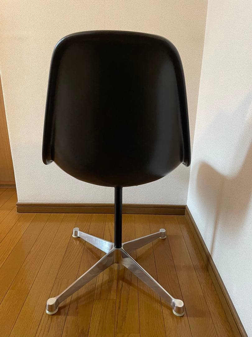 ハーマンミラー社製イームズ サイドシェルチェア（ファブリックパープル）