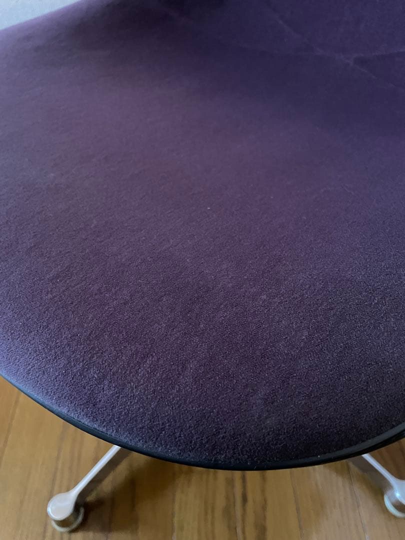 ハーマンミラー社製イームズ サイドシェルチェア（ファブリックパープル）