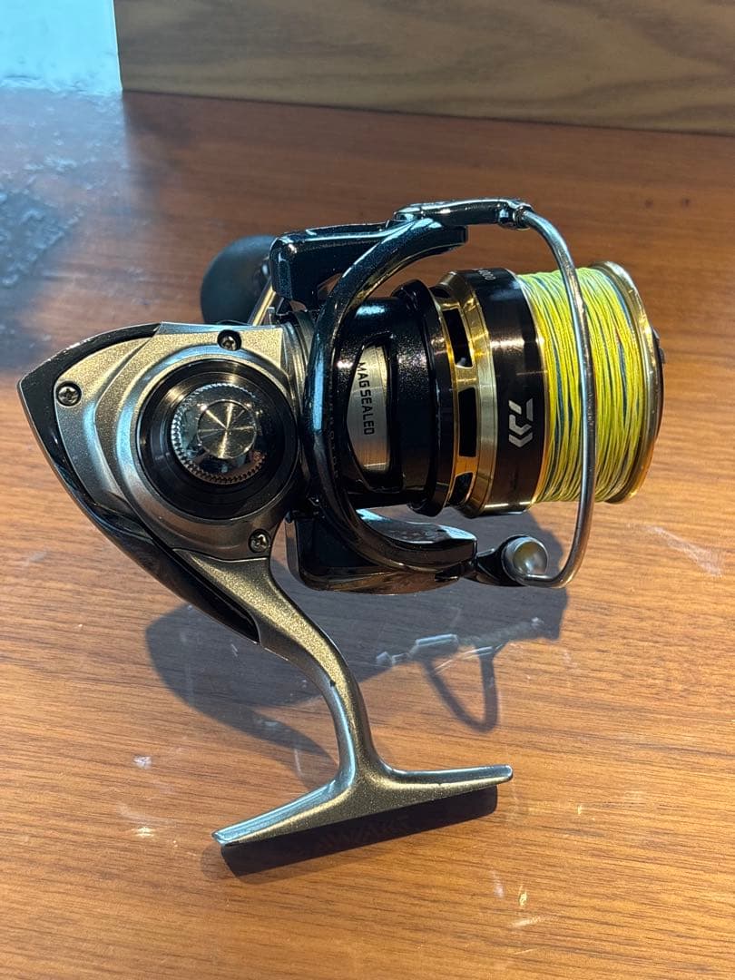 リール Daiwa VADEL 4000 Spinning Reel