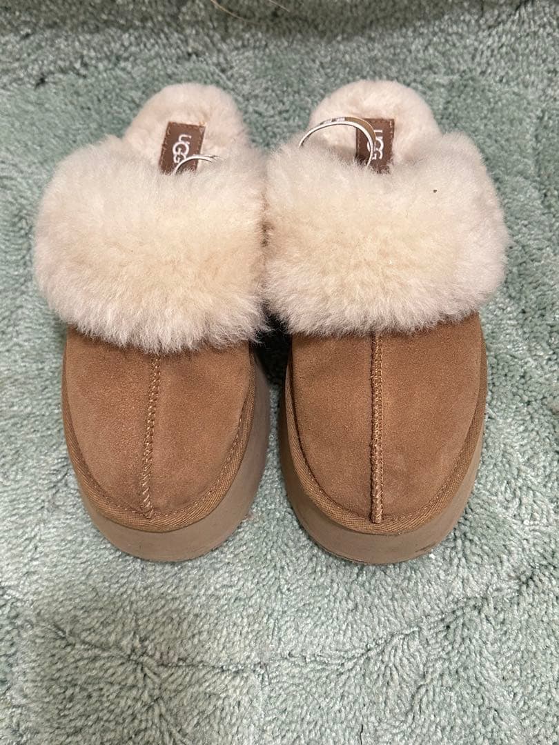 UGG 厚底スリッパ ブラウン