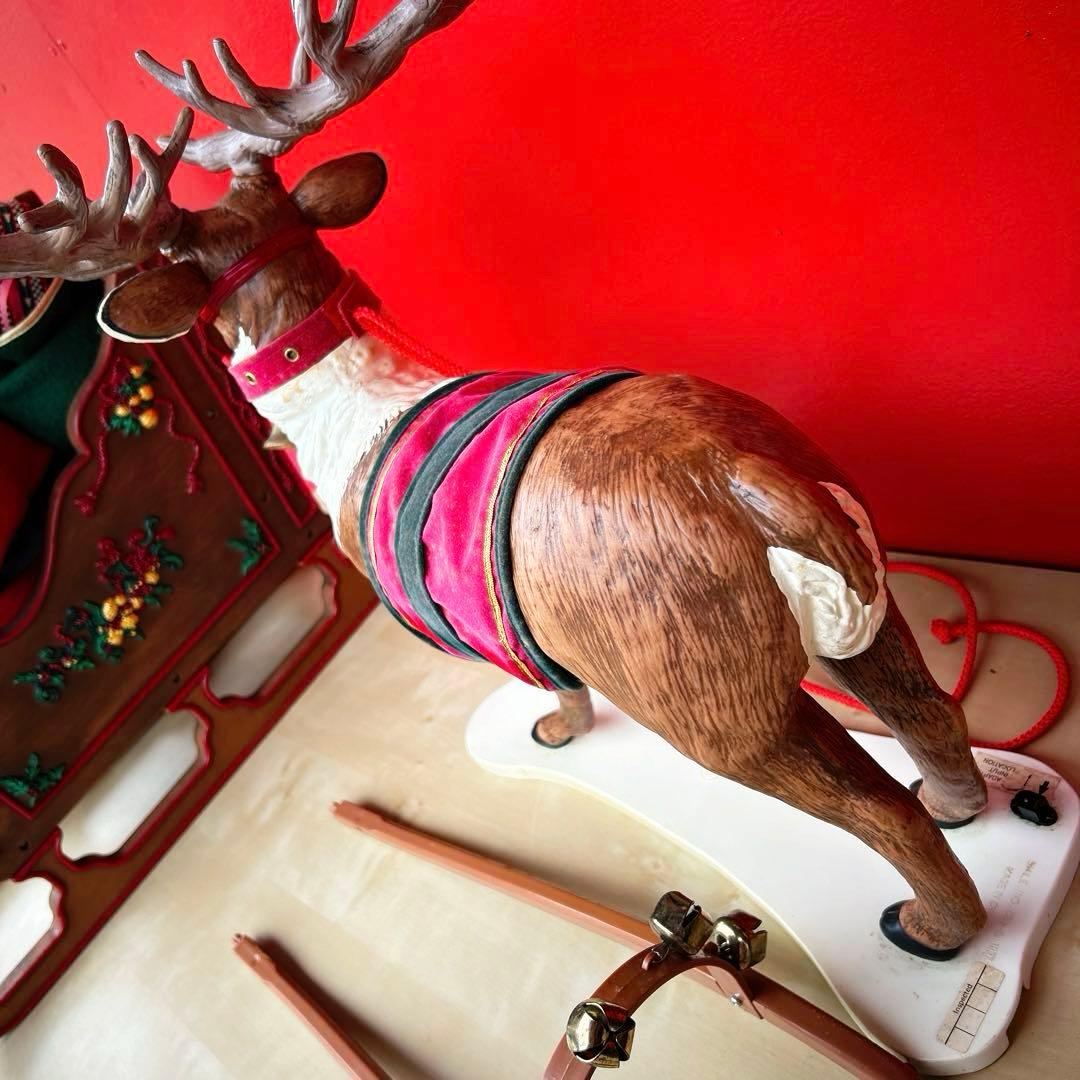 サンタとトナカイの置物