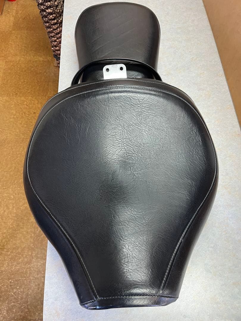 イントルーダークラシック400 シート