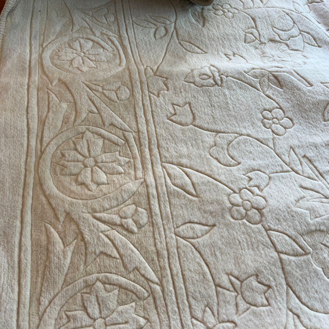 花柄エンボス加工クリーム色ラグ大判195cm×245cm