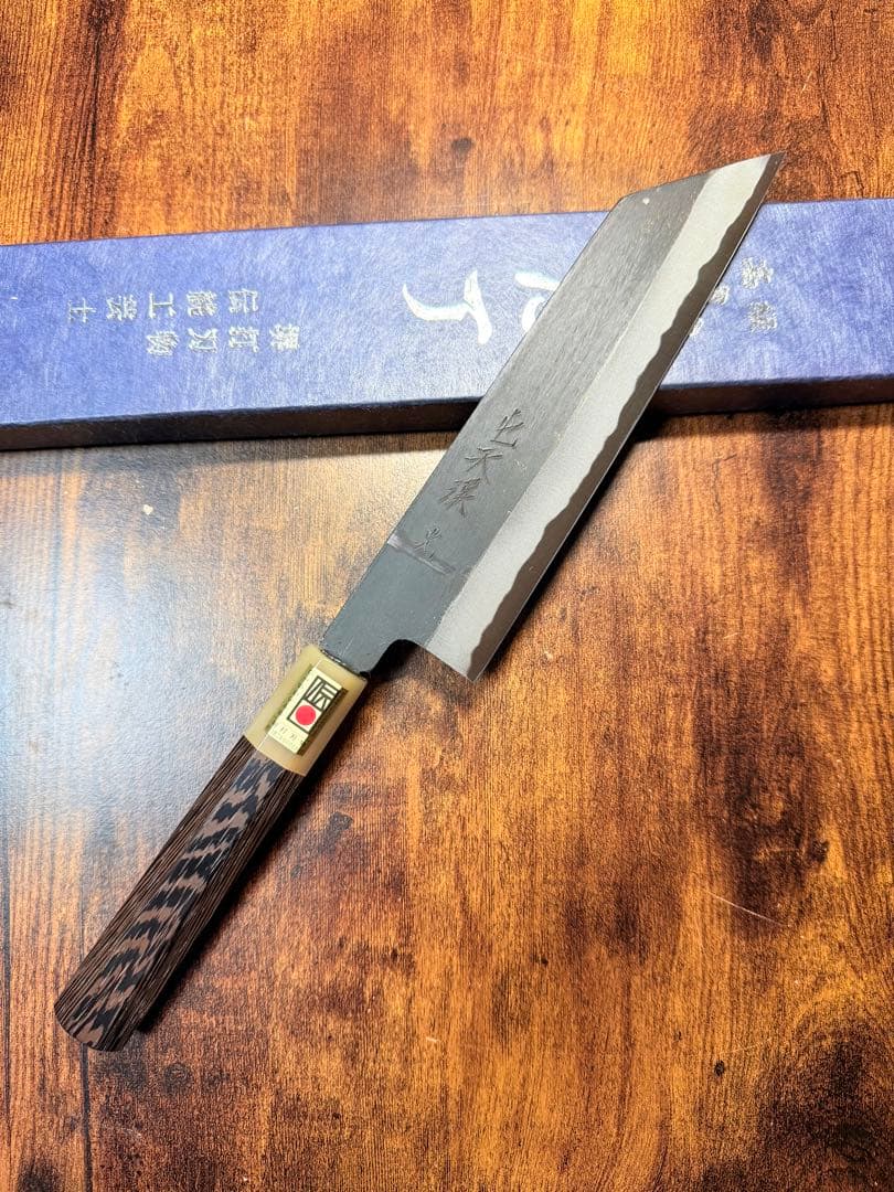 森本光一作　和牛刀 切付 黒打 包丁　7寸　白ニ鋼　ウェンジ白水牛八角柄