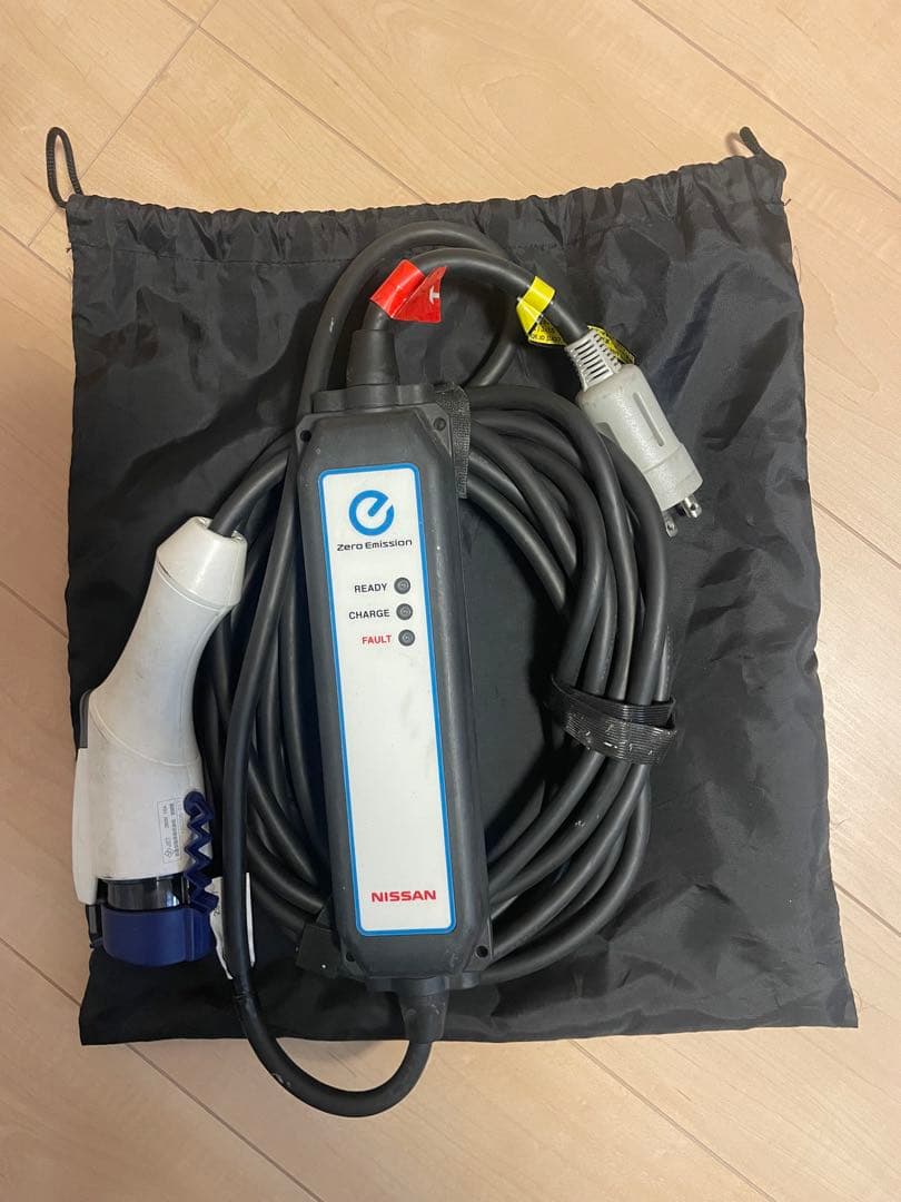 日産　リーフ　充電ケーブル