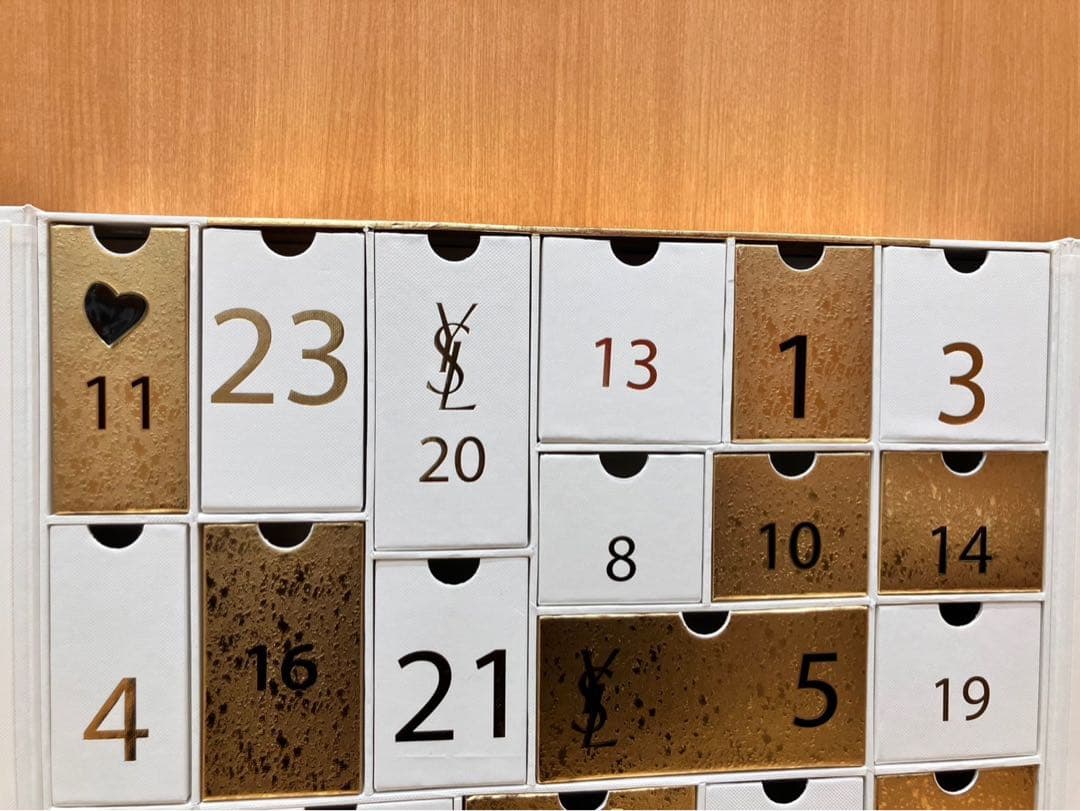 ◇イヴサンローラン　ノエル　アドベントカレンダー　2021