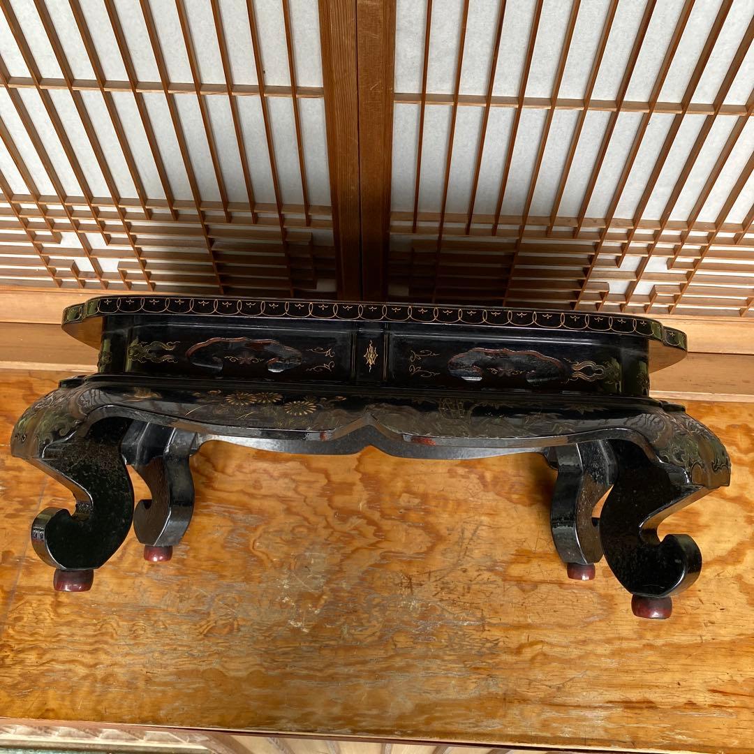 アンティーク 雑貨 日本or中国の座卓❓飾り棚❓漆塗り彫刻のような豪華な感じ。