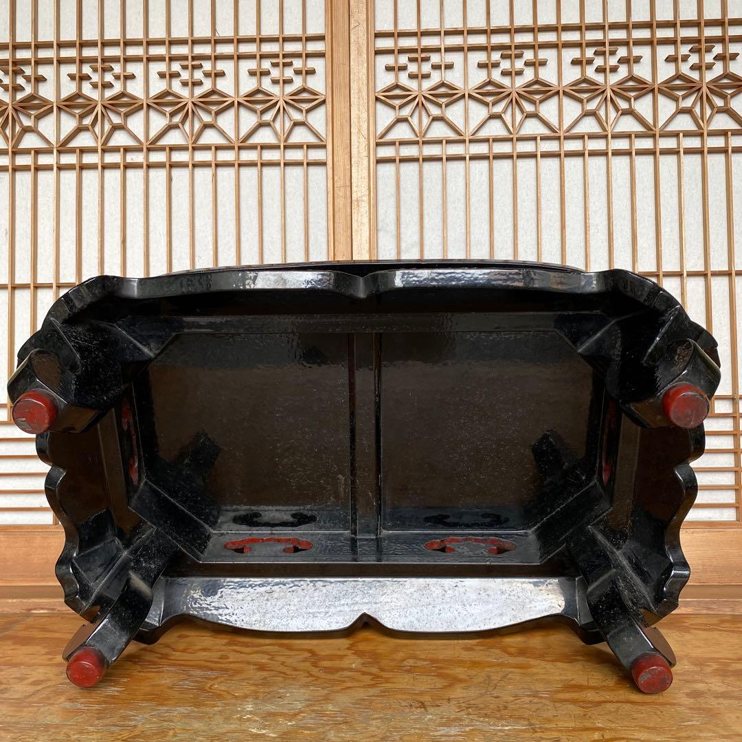 アンティーク 雑貨 日本or中国の座卓❓飾り棚❓漆塗り彫刻のような豪華な感じ。