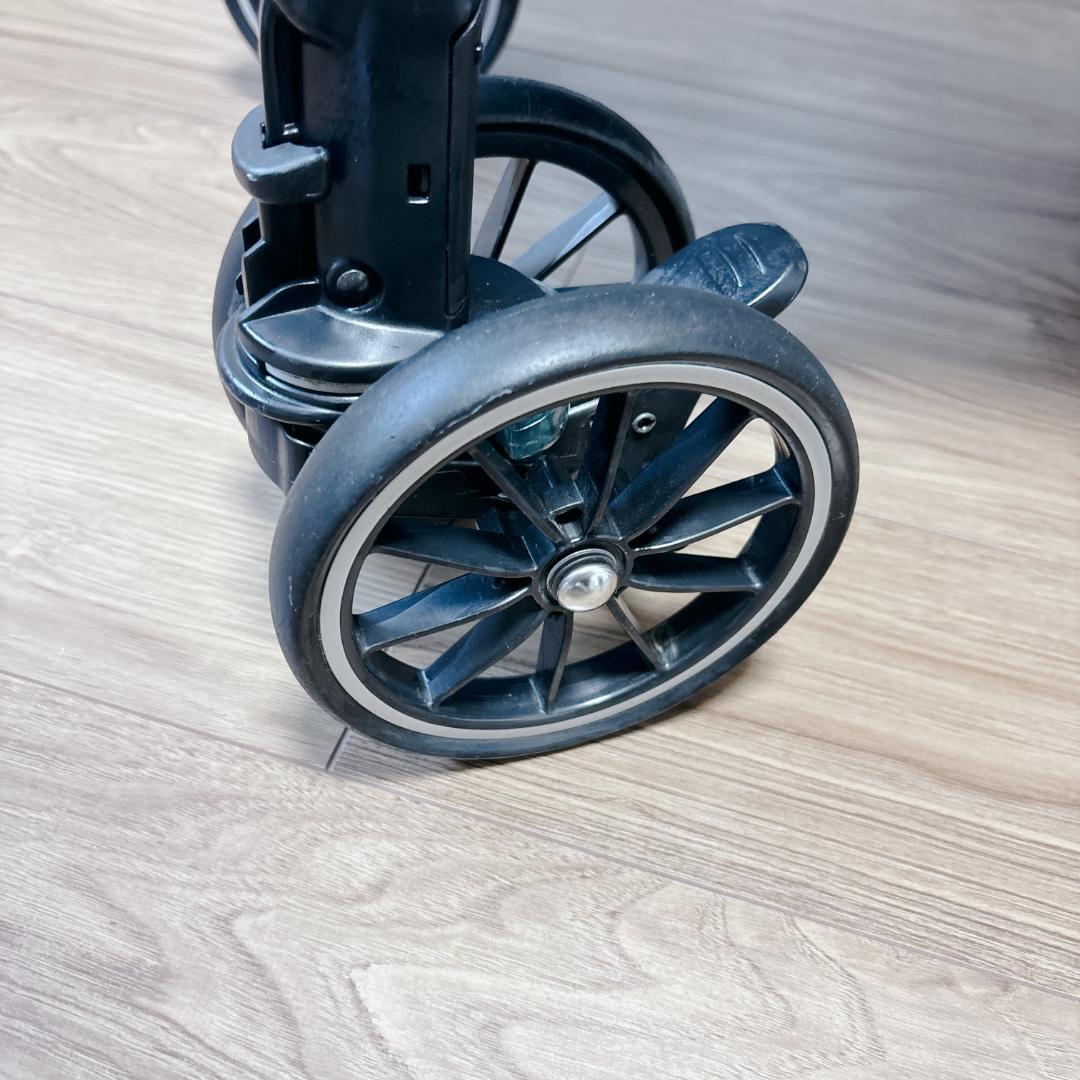 【極美品】 Combi スゴカルα 4キャス Light エッグショックHS