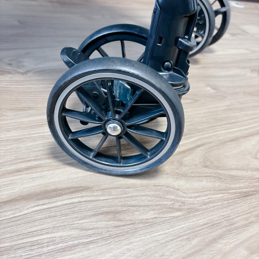 【極美品】 Combi スゴカルα 4キャス Light エッグショックHS