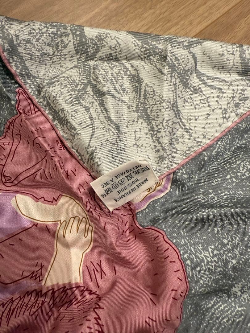 エルメス 女性イラスト 花柄 スカーフ