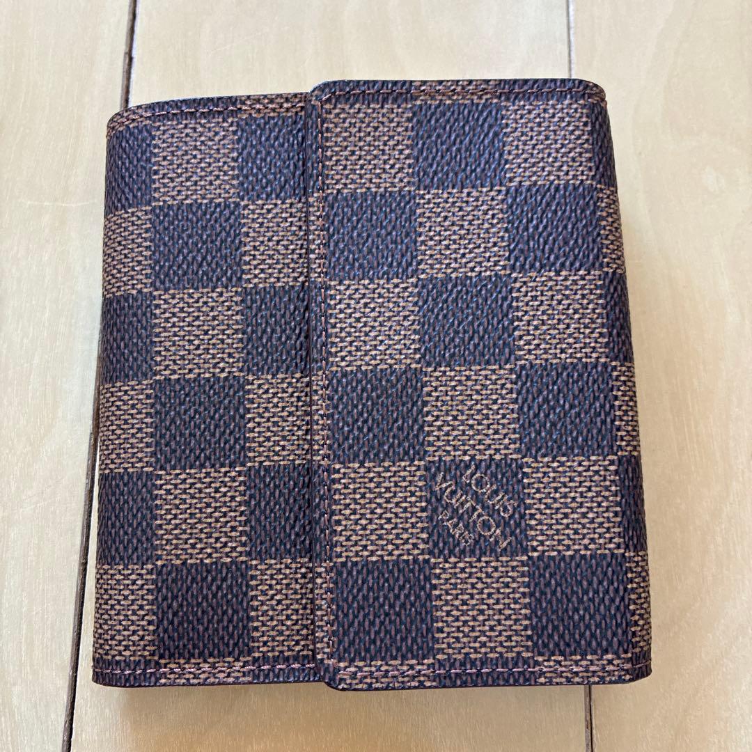 ルイヴィトン二つ折り財布